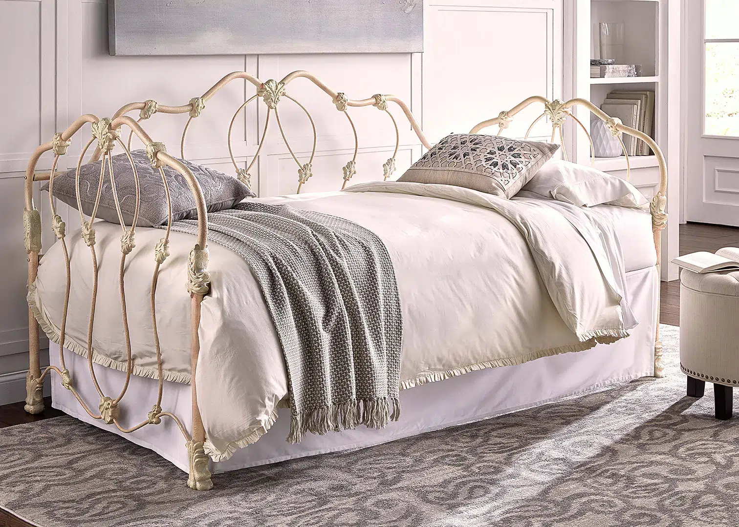 White rose daybed